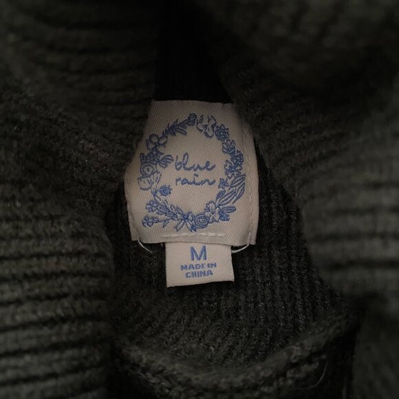 Cropped Long Sleeve Turtle Neck Sweater - Picture 3 of 4